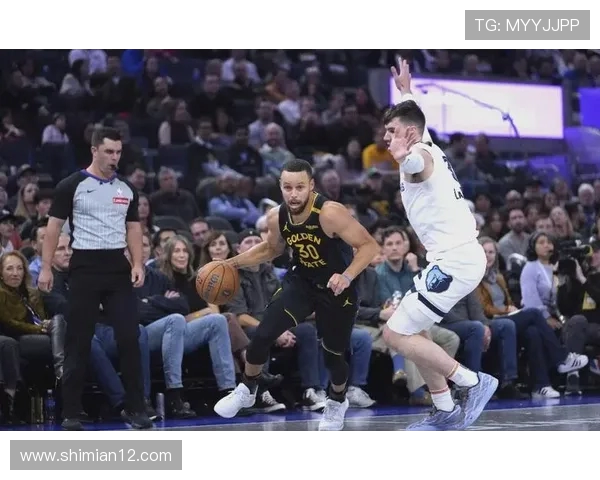 勇士与快船季后赛精彩对决录播回顾全场焦点瞬间分析